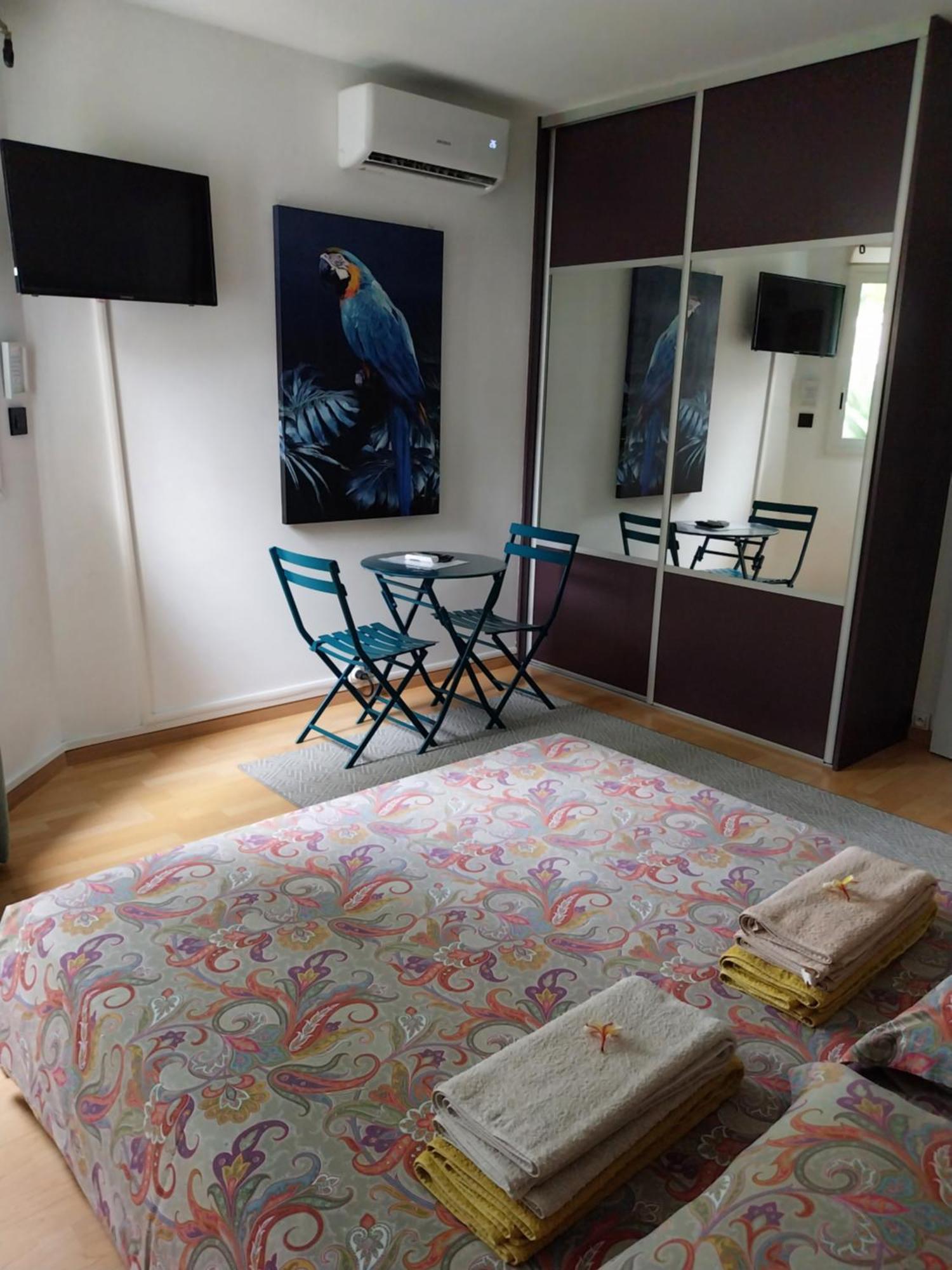 Le Cocon Perche A La Possession Apartment Exterior photo
